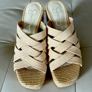 Jessica Simpson platform slide sandal in size 8M